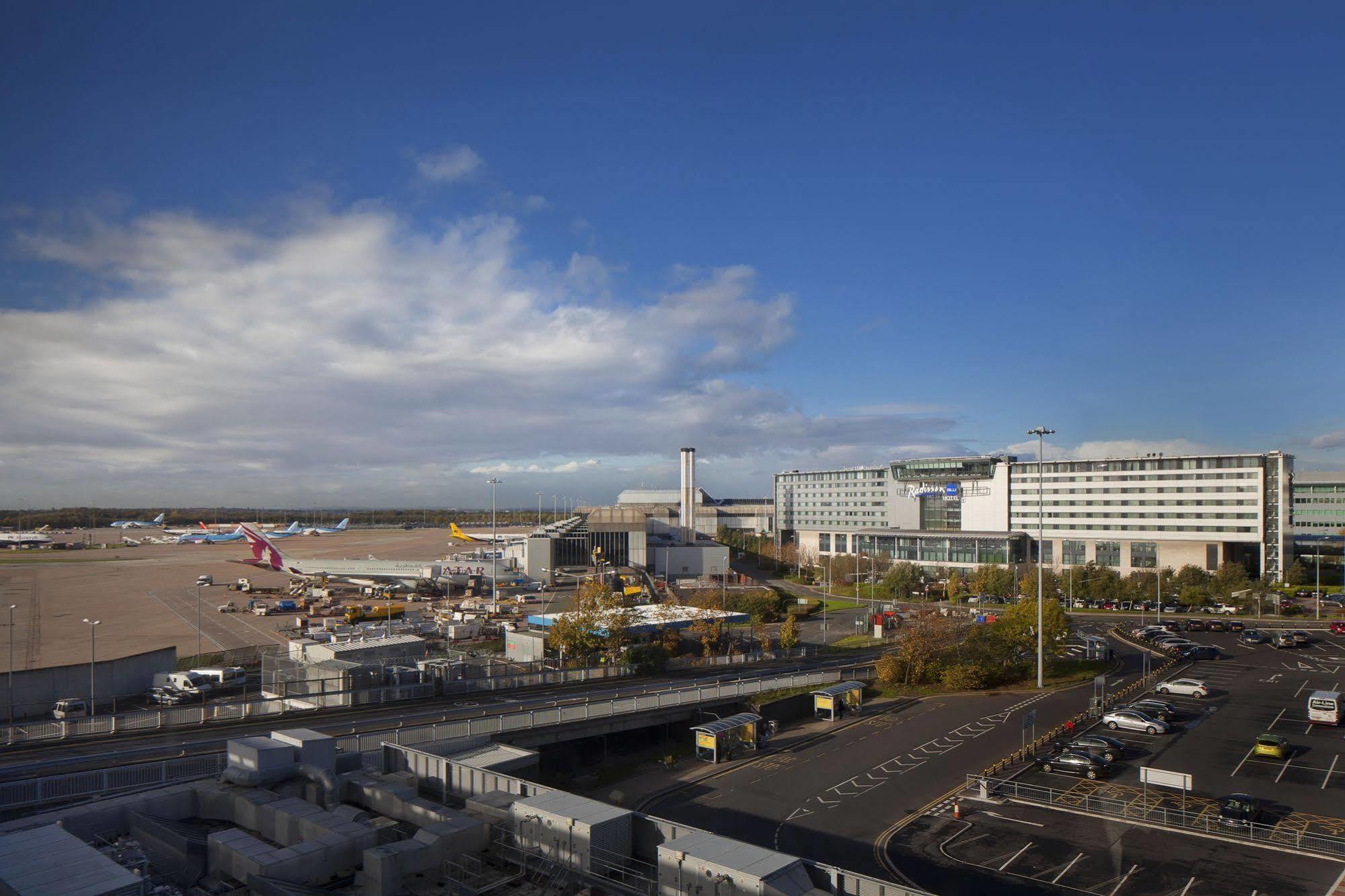 Radisson Blu Manchester Airport Hotel Hale  Exterior photo